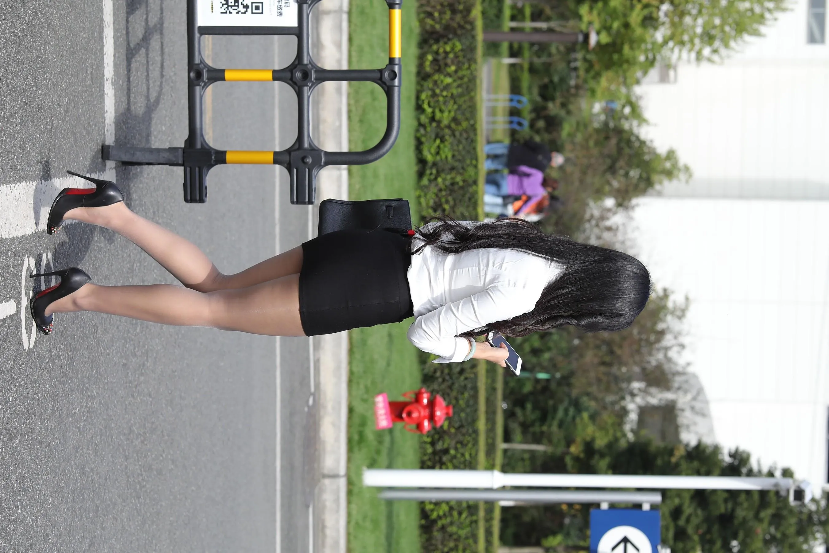 [魔镜街拍] NO.024 咖啡色丝袜高跟美女逛商场 [388P]插图1